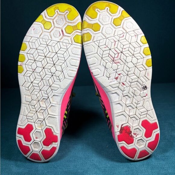 Size 9 - Women’s Nike Free TR multicolor shoes - Picture 7 of 8